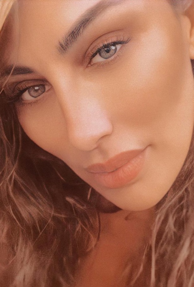 طريقة تطبيق مكياج برونزي طبيعي بأسلوب مايا دياب