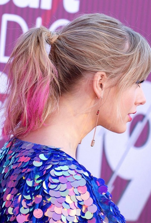 استوحي صبغات الشعر الوردية من taylor swift