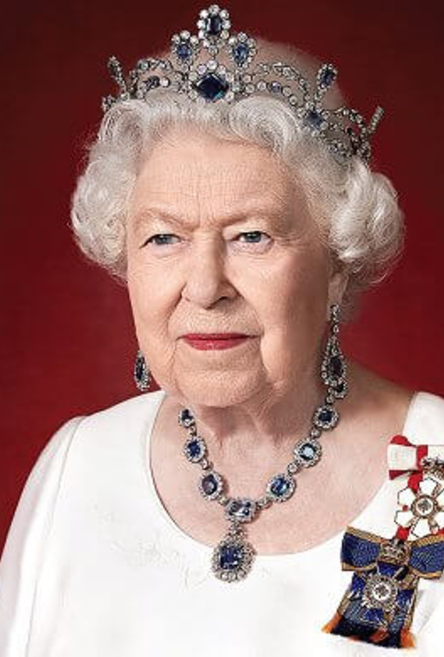 ملكة بريطانيا بطقم المجوهرات الفيكتوري