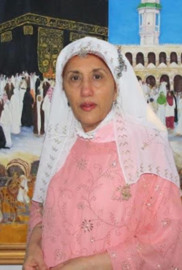 تشرفت الأستاذة صفية بن زقر بتسلم وسام الملك عبدالعزيز من الدرجة الأولى من يد خادم الحرمين الشريفين الملك سلمان بن عبدالعزيز حفظه الله 