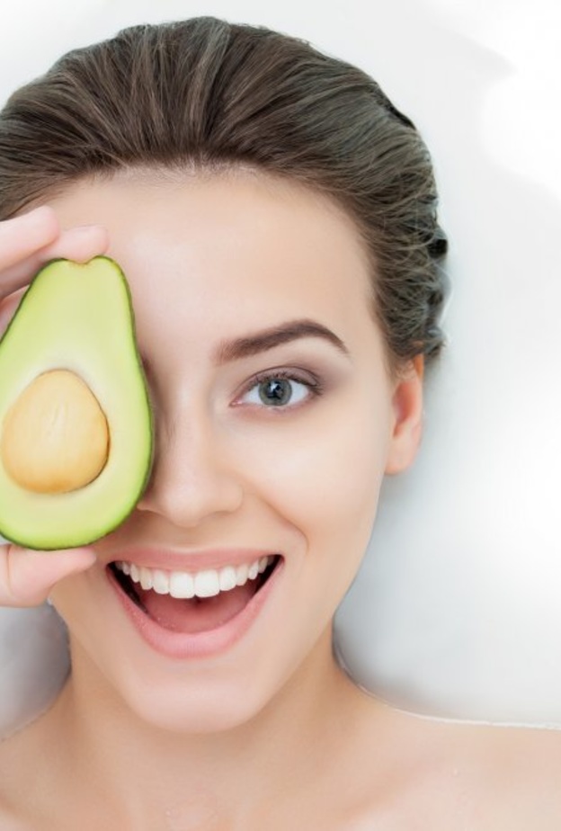 إدخال الأفوكادو إلى وجباتك الغذائية يساعد في الحصول على بشرة صحية