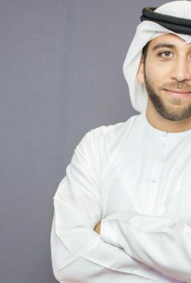 الفنان والمصمم الإماراتي سلطان الرمحي