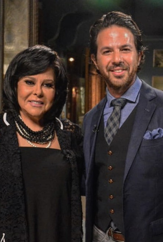 عمر الشناوي مع اسعاد يونس