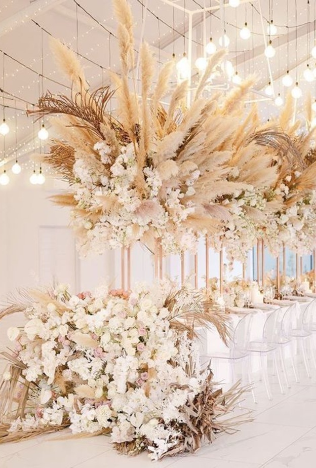 المزهريات الطويلة بدرجات الألوان المعدنية