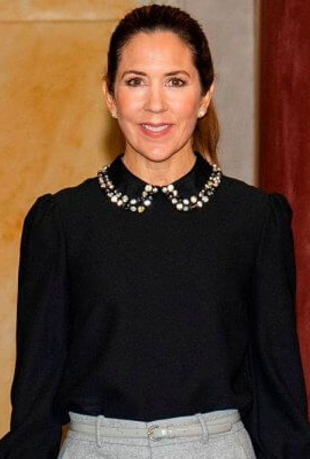 الأميرة ماري بإطلالة من Red Valentino