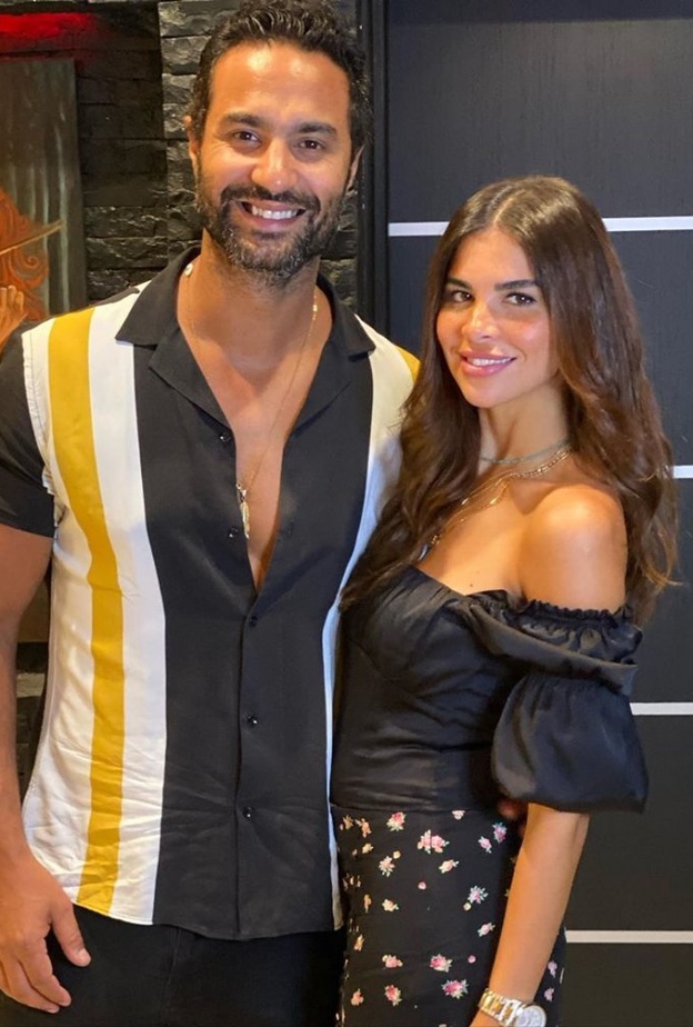 كريم فهمي يحتفل بعيد زواجه