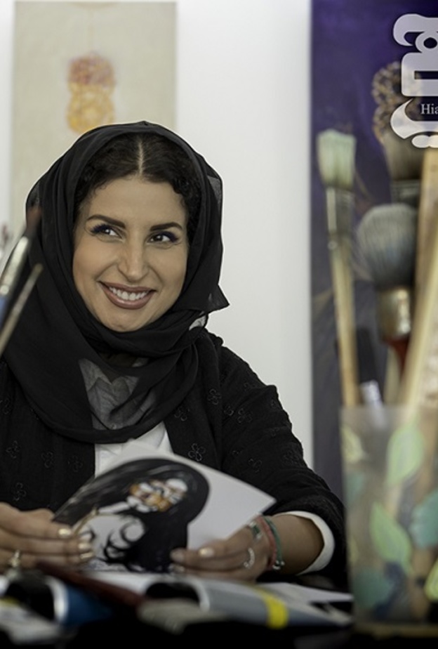 الفنانة التشكيلية السعودية وداد البكر 