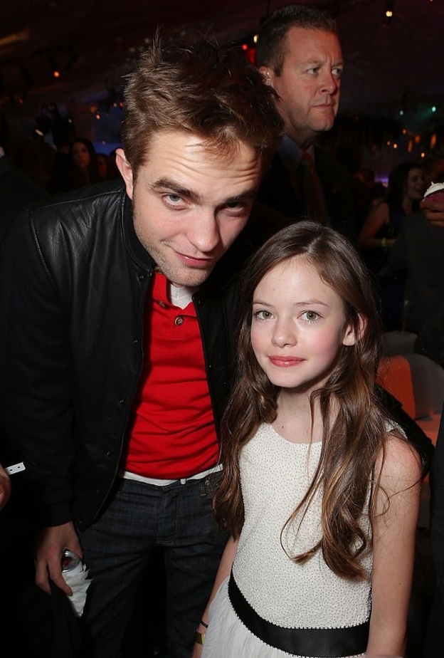 ماكنزي فوي وروبرت باتينسون