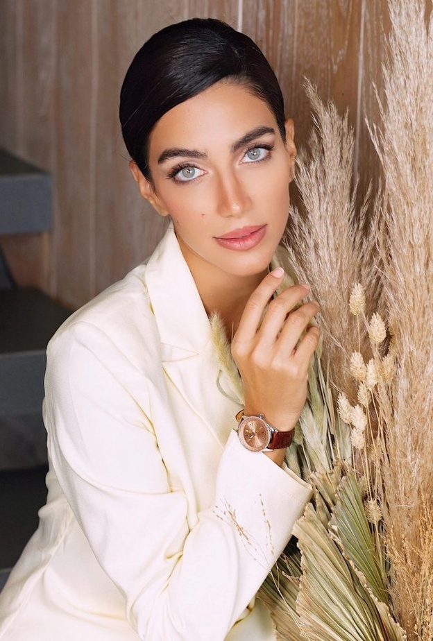 مكياج ترابي ناعم على طريقة جيسيكا قهواتي