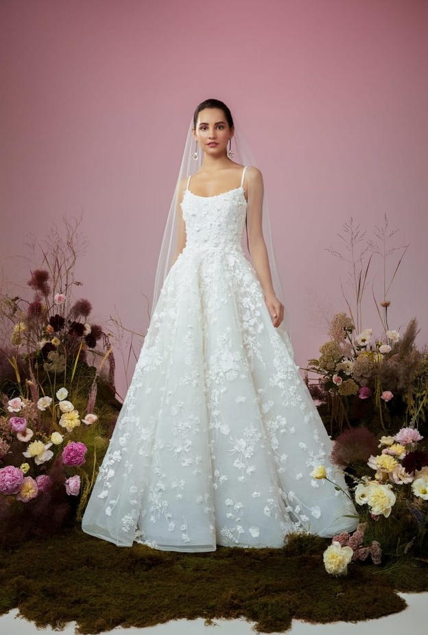 فساتين اعراس مطرزة بالورود من blue willow