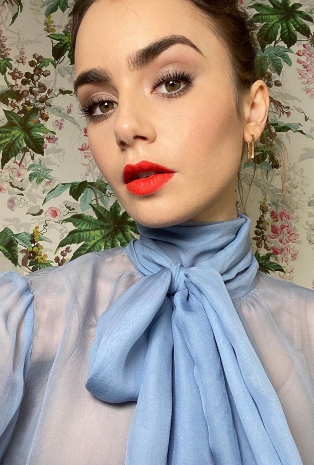 خطوات رسم الحواجب الكثيفة بأسلوب طبيعي على طريقة Lily Collins