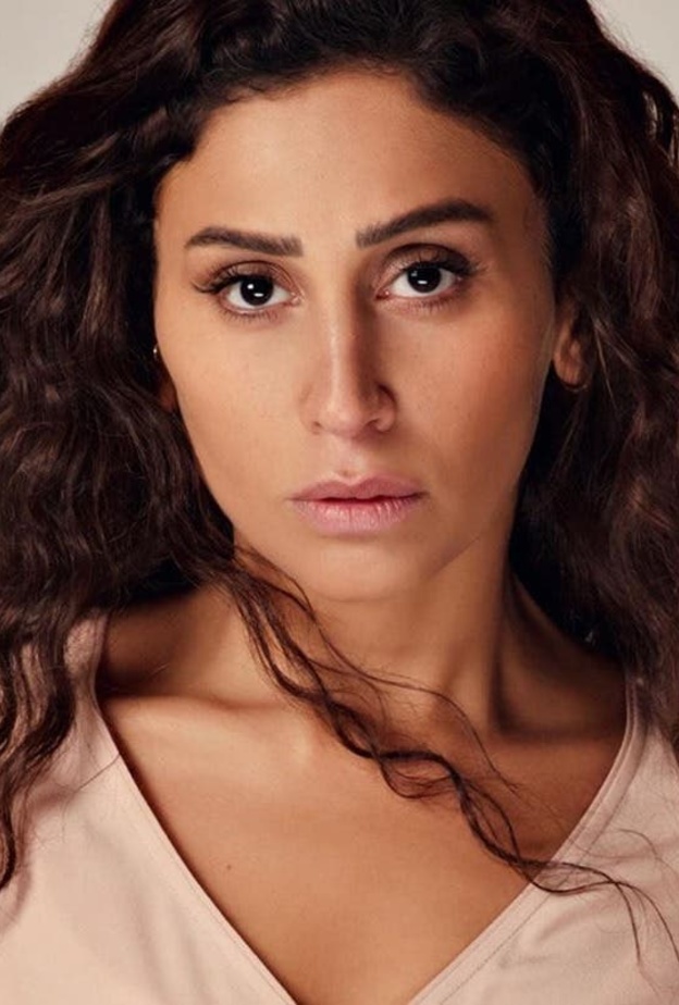 دينا الشربيني تخضع لتقنية "المايكرونيدل" للبشرة وتوريد الشفاه