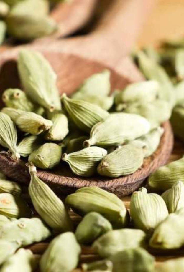 فوائد الهيل لمكافحة مشاكل الجهاز الهضمي وطريقه استخدامه