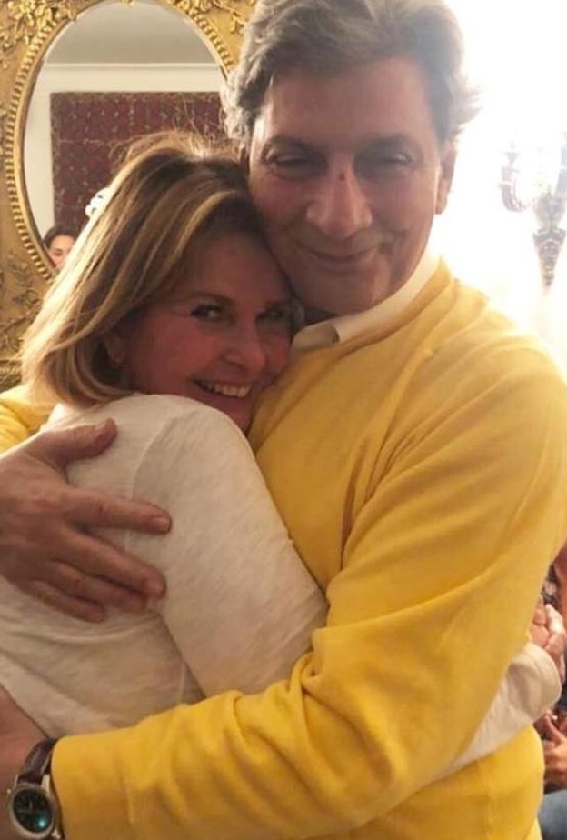 الفنانة يسرا  وزوجها