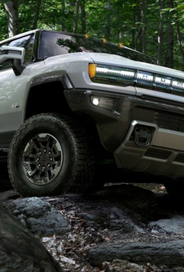 جمس تطلق 3 فئات من همر 2022