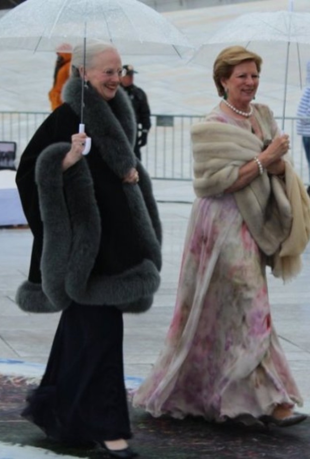 تحية الملكة رقميا عبر موقع العائلة المالكة