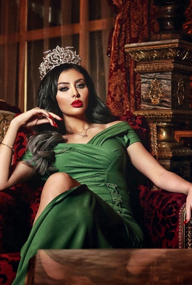  اطلالات مميزة باللون الاخضر الزيتي مستوحاة من مريم حسين