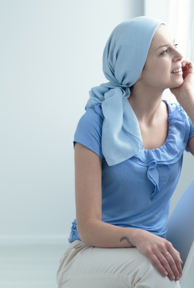 ناجية من سرطان الثدي الوراثي تشجع على الفحص المبكر