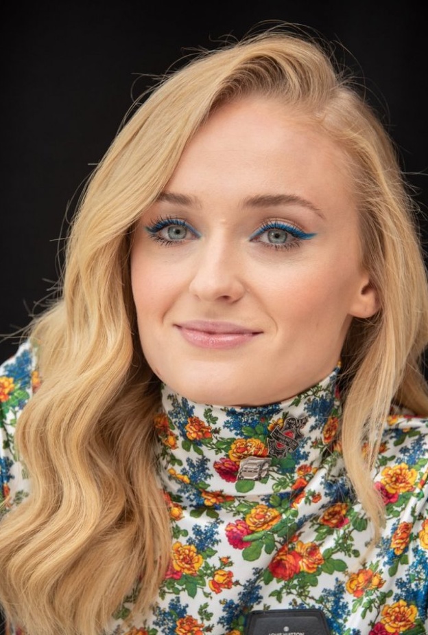 ألوان الآيلاينر بدرجات الأزرق