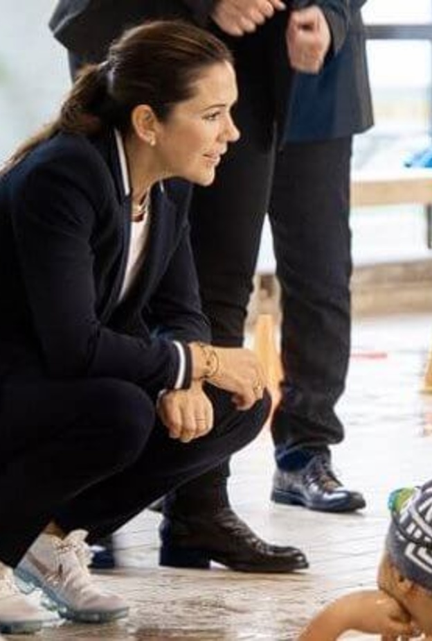 الأميرة ماري تزور نادي للسباحة للاطلاع على مبادرة لمكافحة التنمر