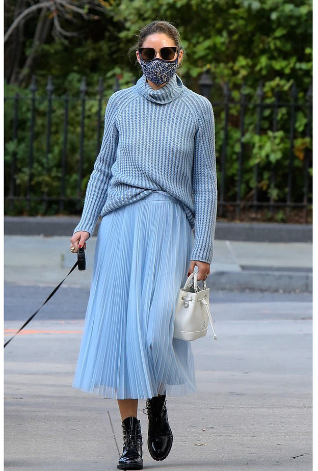 ابرز صيحات الموضة مع تدرجات اللون الازرق الباستيل من وحي اطلالات Olivia Palermo