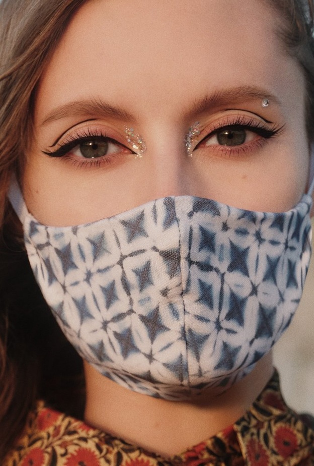 مكياج يناسب الكمامة بلا كريم أساس