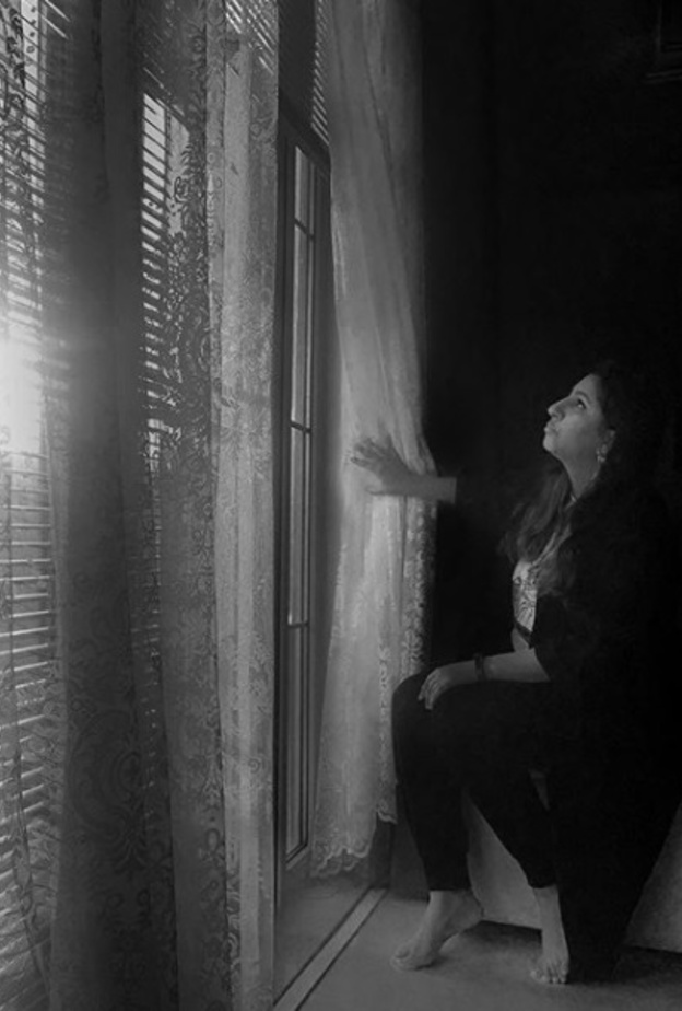 فاطمة البدور.. موهبة إماراتية مبدعة في مجال الفن