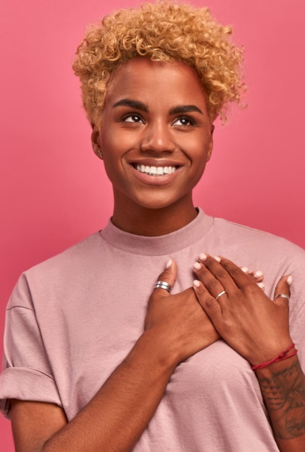 اهمية التوعية من سرطان الثدي عند الفتيات