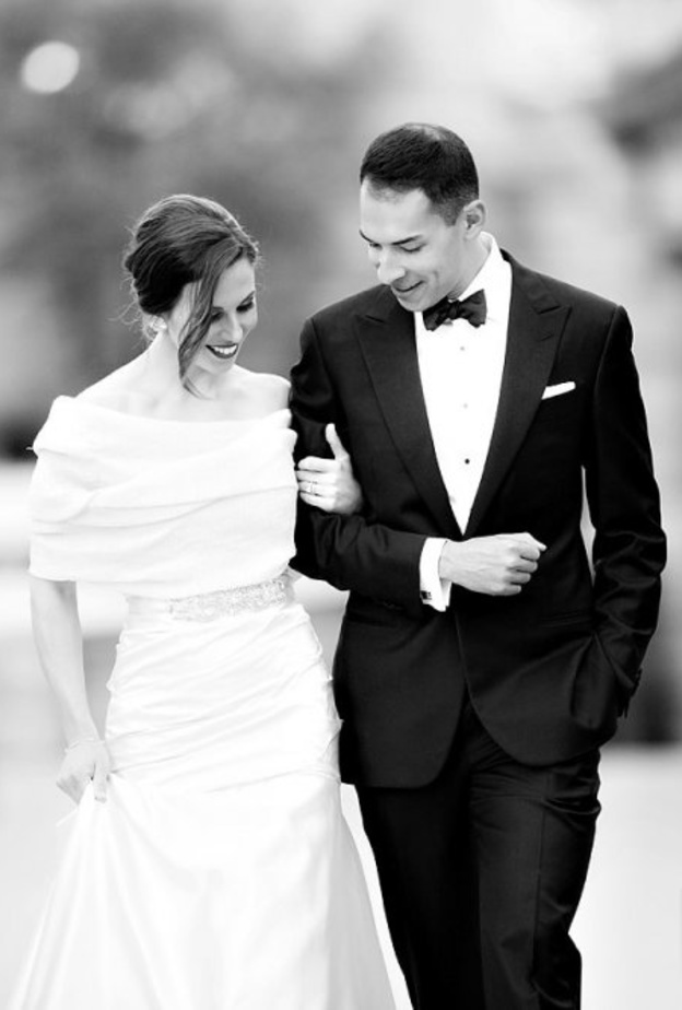  فكري جديا في الاستعانة بمصور محترف إضافي لتصوير جوانب إضافية أخرى من حفل الزفاف في ذات الوقت