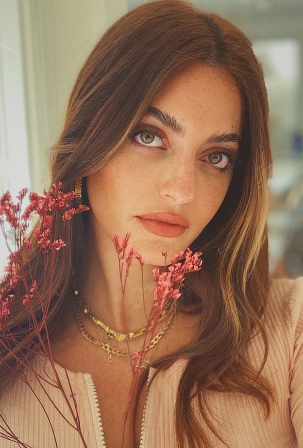 شعر ويفي منسدل بأسلوب كارن وازن