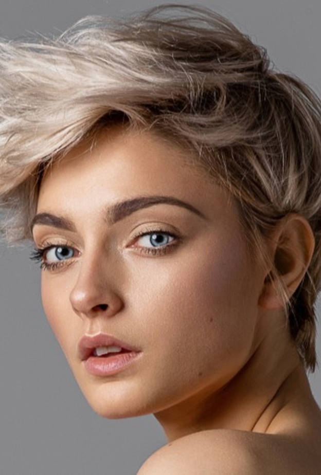 قصة قصيرة للشعر الخفيف ذات الطبقات الكثيفة من الامام شتاء 2020.