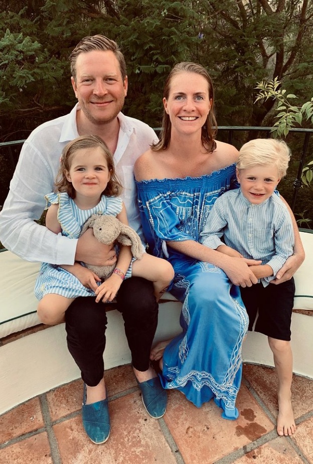 كلويه ديليفين مع صديقاتها