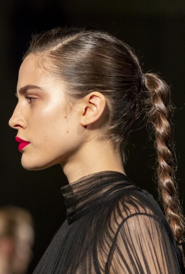  تسريحات شعر ذيل الحصان العالية مع الضفائر من Jason Wu