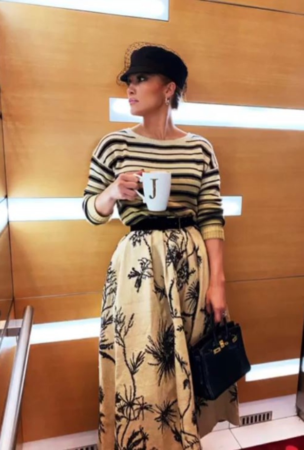 اطلالات جينيفر لوبيز نموذج لمزج النقشات