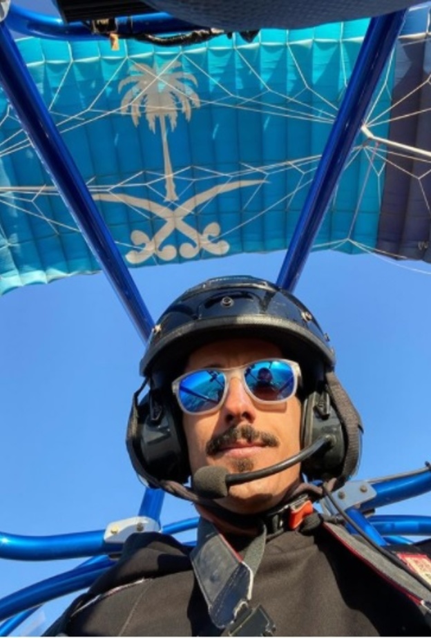 معاذ العوفي.. فنان ومستكشف سعودي موهوب يعشق المدينة المنورة