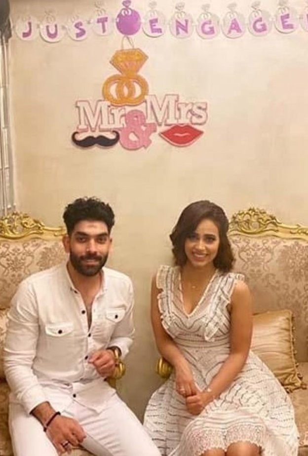 رنا سماحة في حفل خطوبتها