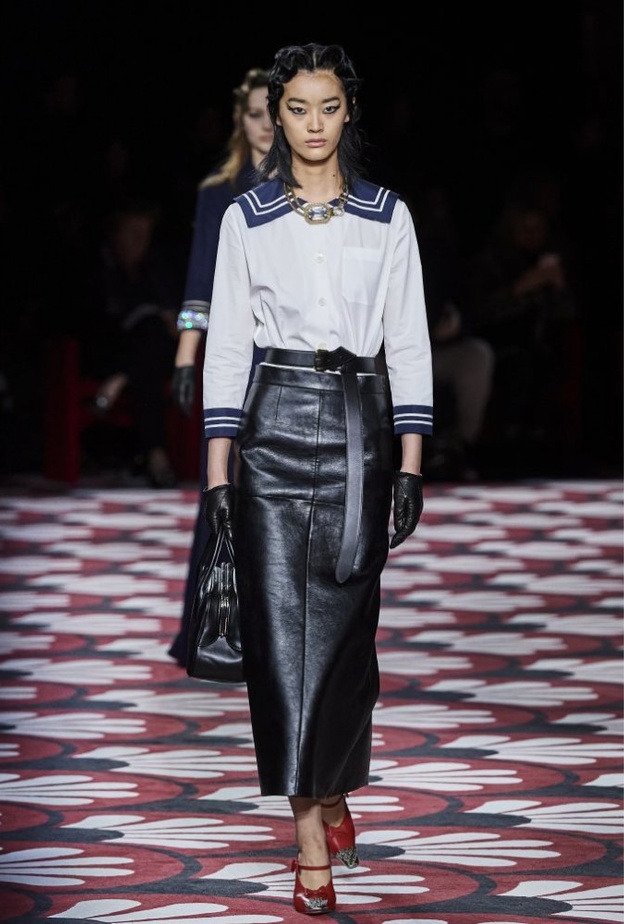  اجمل موديلات تنانير جلد طويلة ومستقيمة من دار Miu Miu