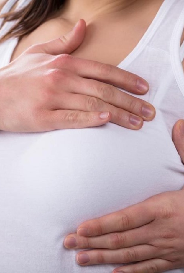 الطريقة الصحيحة للكشف الذاتي عن سرطان الثدي