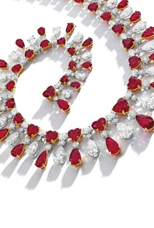 عقد The Crimson Garland بالياقوت الأحمر والألماس 