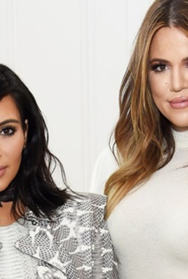 كيم كارداشيان وكلوي شقيقتها