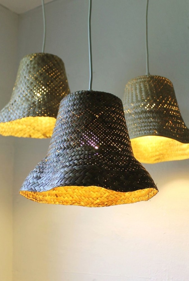 استخدام القش في تحويل مصباح كهربائي لثريات ريفية جذابة