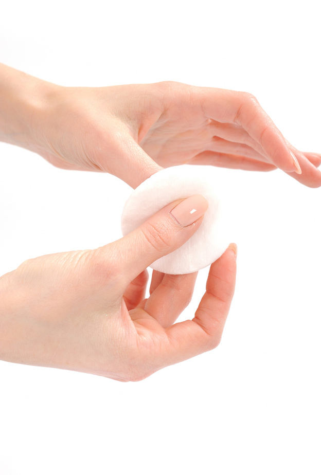 طريقة ازالة طلاء الاظافر باستخدام الخل الابيض والليمون