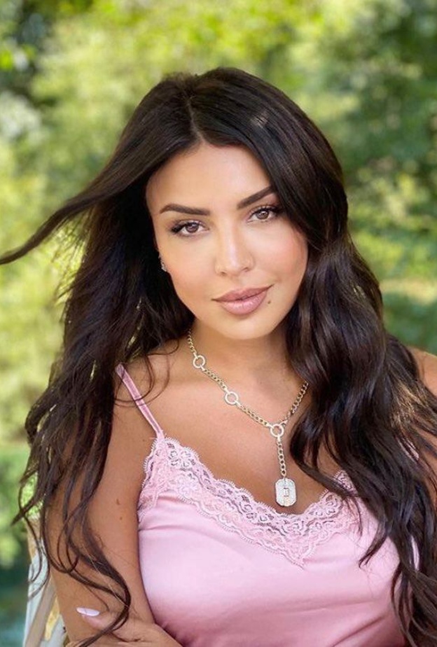  اجمل تسريحات شعر ويفي طويل من وحي اطلالات امل بوشوشة