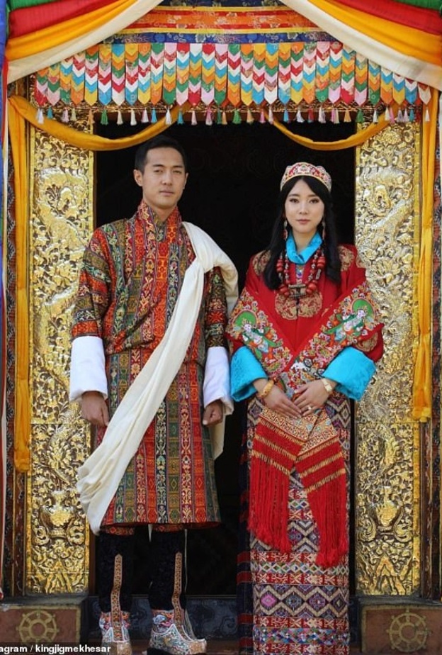 صورة العروسين الأميرة يوفيلما و عريسها داشو من حساب الملك جيغمي خيسار الذي اعلن عن خبر حفل الزفاف السري