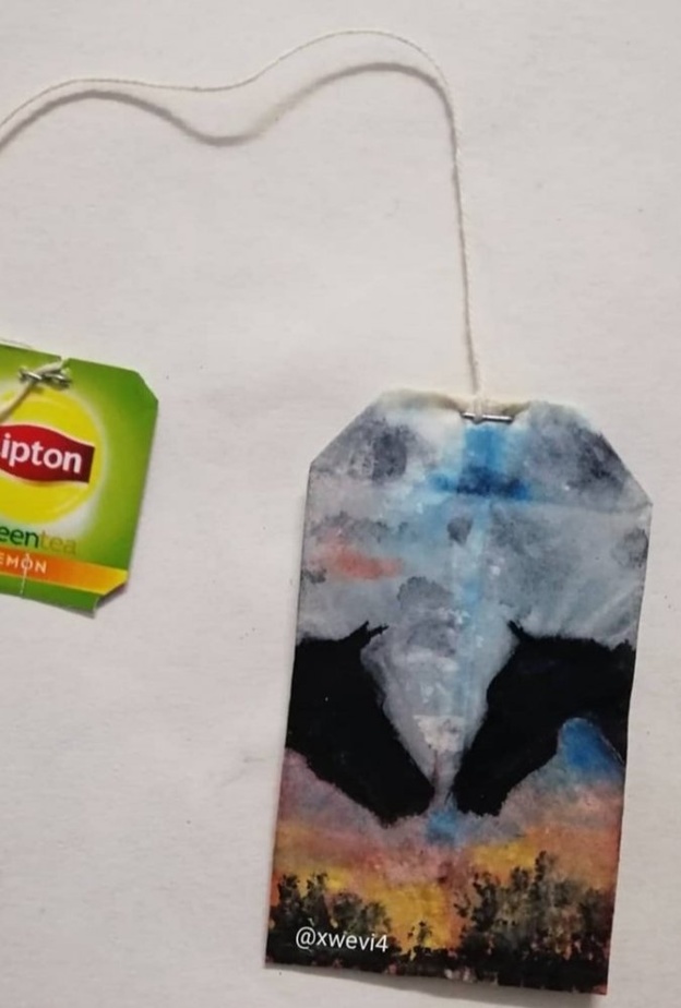 من لوحات الفنانة السعودية وفاء الروقي