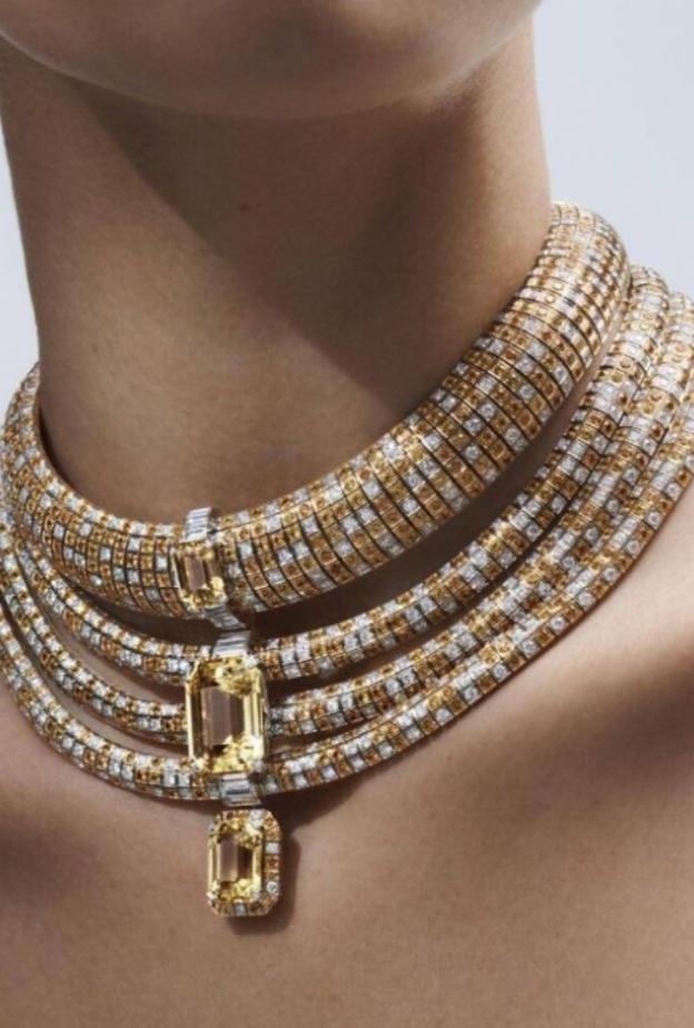 عقد من الياقوت الأصفر وعقيق سبيسارتيت من لويس فيتون مجموعة  Stellar Times 