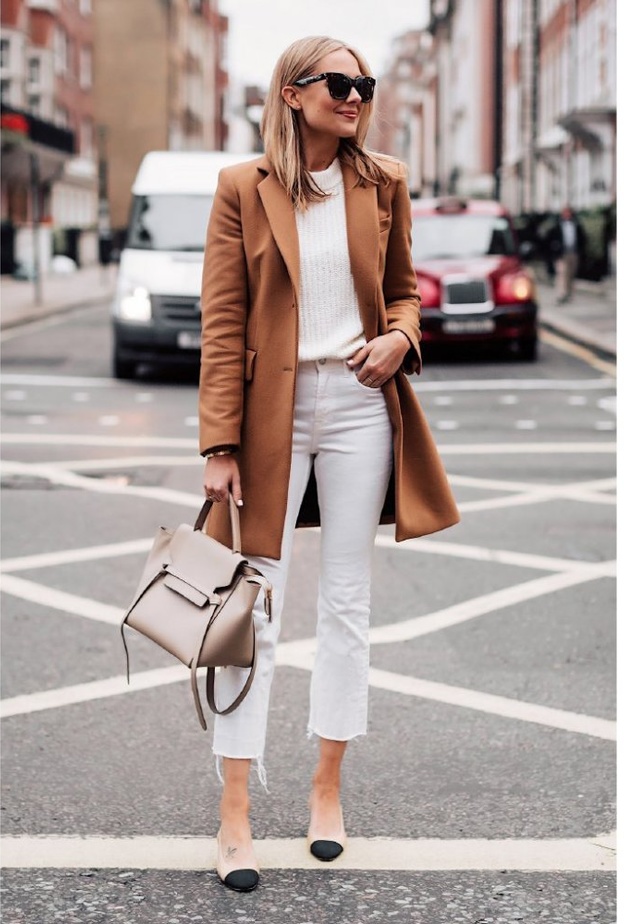 اعتمدي الجينز الابيض لاطلالة أنيقة للعمل