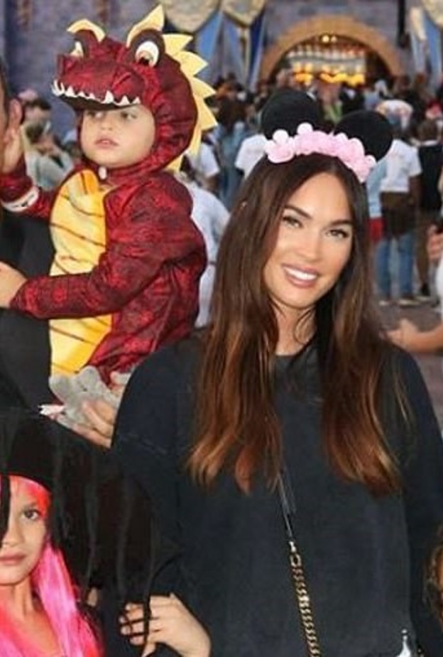 ميجان فوكس وسط أسرتها