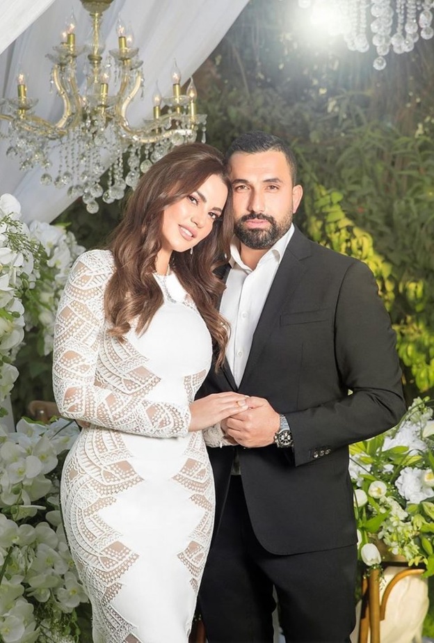  تألقت بفستان أبيض ضيق من توقيع المصمم اللبناني العالمي زهير مراد