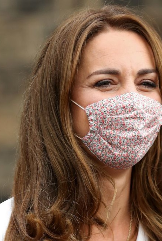 ما بين الطبية والقماشية.. حضور طاغي لأقنعة الوجه في المناسبات الملكية